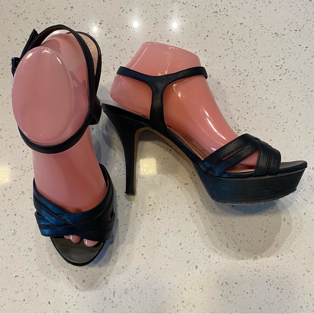 VINCE CAMUTO Black Leather Platform Heels Leather Size 9 Wide